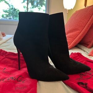 Christian Louboutin Black Suede So Kate Booty